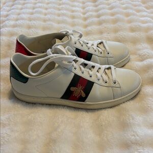Gucci women’s sneakers excellent condition